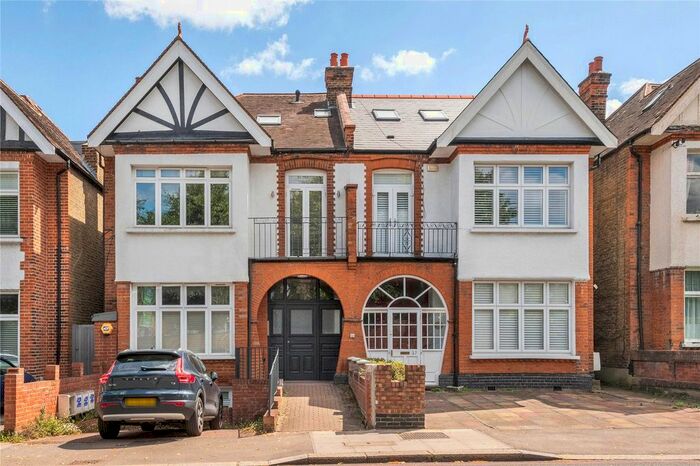 2 Bedroom Flat To Rent In Roehampton Lane, London, SW15