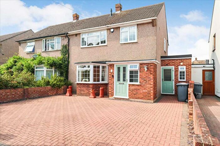3 Bedroom Semi-Detached House For Sale In Mercian Way, Cippenham, Slough, SL1
