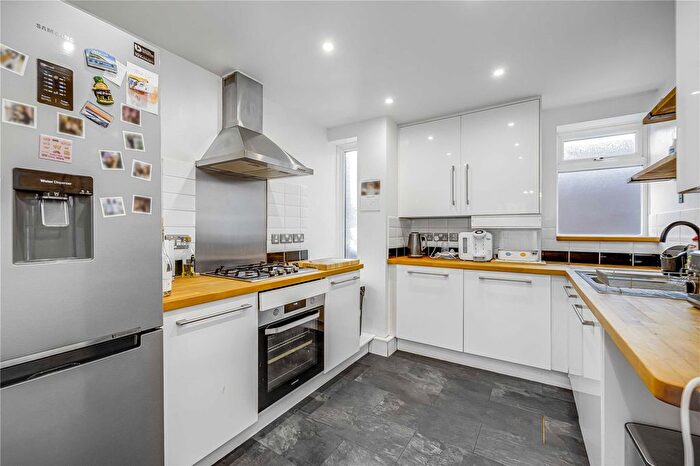 2 Bedroom Flat To Rent In Bodnant Gardens, London, SW20