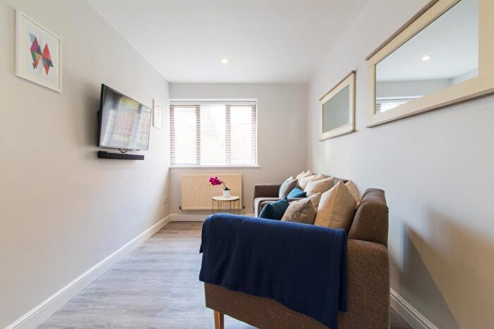 2 Bedroom Flat To Rent In Victoria Road, Leeds, LS6