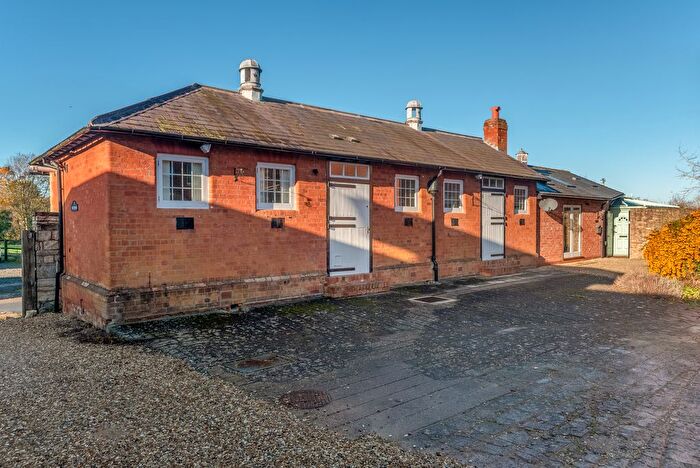 3 Bedroom Barn Conversion For Sale In The Bull Ring, Harbury, CV33