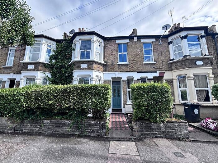 3 Bedroom Maisonette To Rent In Morley Road, Leyton, London, E10