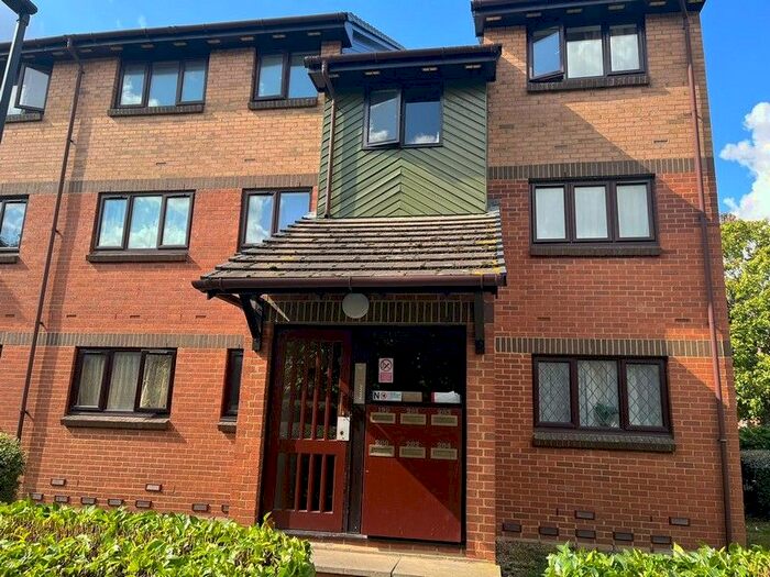 2 Bedroom Flat To Rent In Maltby Drive, Enfield, EN1