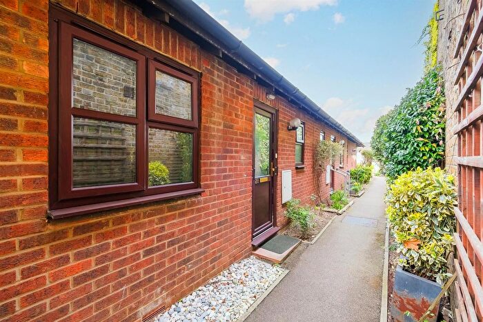 1 Bedroom Bungalow For Sale In Westleigh Court, Nightingale Lane, Wanstead, E11