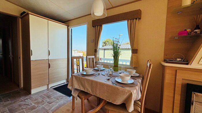 2 Bedroom Mobile Home For Sale In Swanage Coastal Park, Priests Road, Swanage, Dorset, BH19 - Photo 11