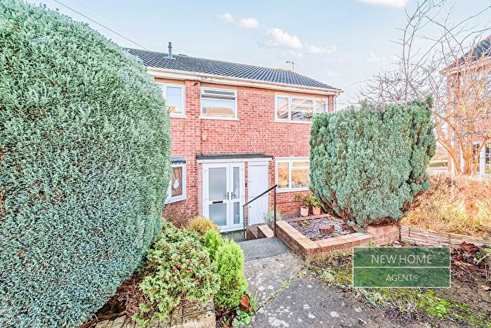 3 Bedroom End Terrace House For Sale In Keble Close, Worcester, WR4