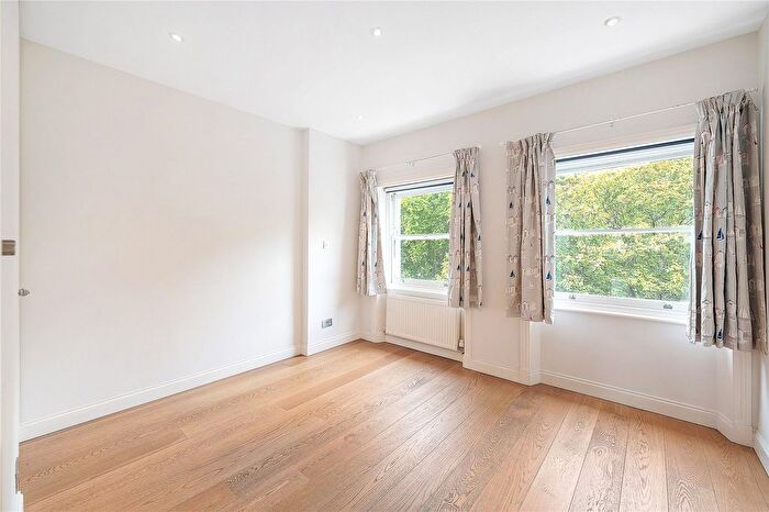 3 Bedroom Flat To Rent In Cornwall Gardens, London, SW7