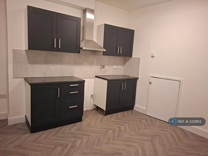 3 Bedroom Terraced House To Rent In Canal Parade, Newport, NP20