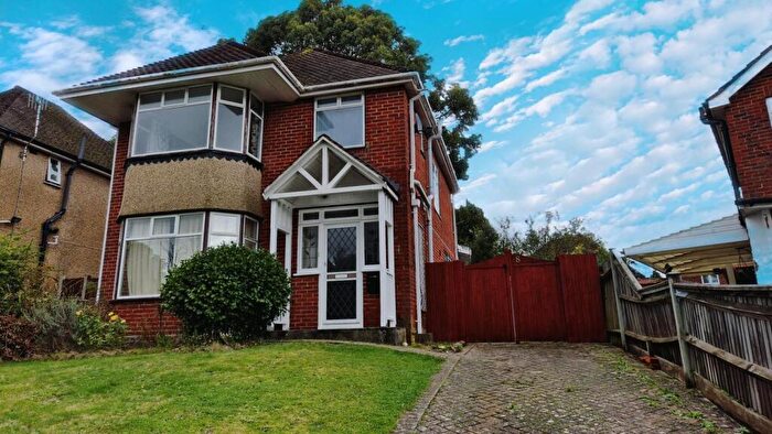 3 Bedroom Detached House To Rent In Elmsleigh Gardens, SO16