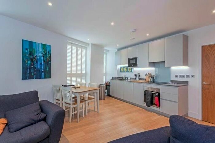 2 Bedroom Flat To Rent In Stockwell Park Walk, London, SW9