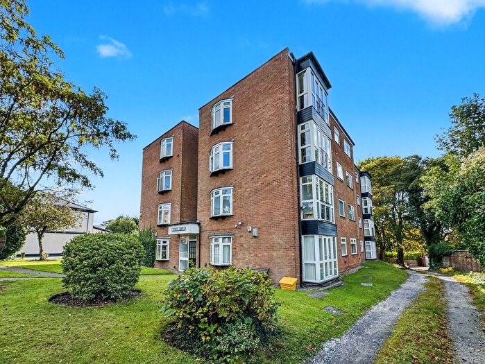 2 Bedroom Flat For Sale In Redcot Court, Whitefield, M45