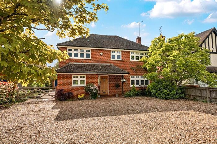 5 Bedroom Detached House For Sale In Wargrave Road, Twyford, Berkshire, RG10