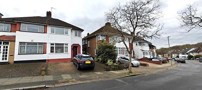 3 Bedroom Semi-Detached House To Rent In Whitehouse Way, Southgate, N14