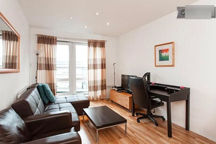 2 Bedroom Flat To Rent In Beckford Close, London, W14