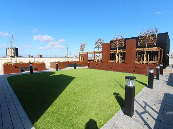 2 Bedroom Apartment To Rent In St Georges Gardens, M15