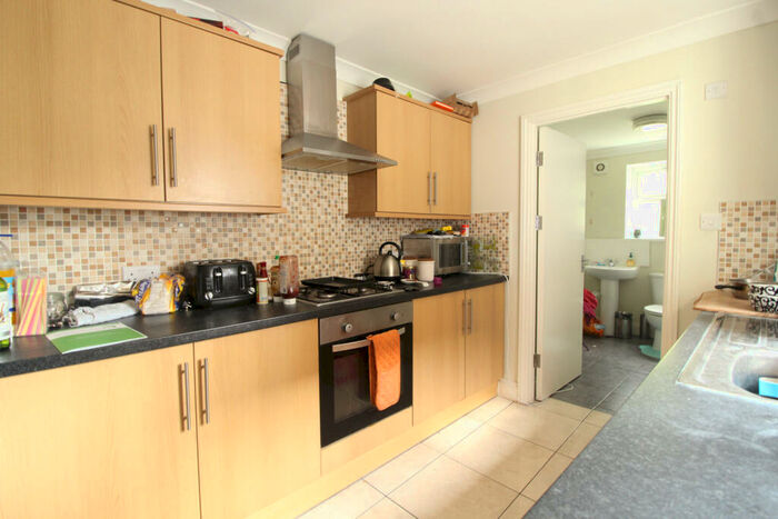 2 Bedroom Flat To Rent In Maltings Close, E3