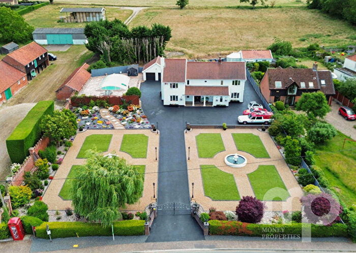 6 Bedroom Detached House For Sale In The Willows, Wramplingham. Beautiful Family Home With Landscaped Gardens, Annexe And Potential Building Plot (Sstp), NR18