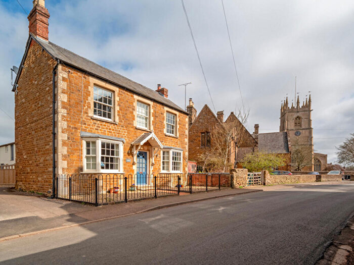 4 Bedroom Detached House For Sale In High Street Hook Norton Banbury, Oxfordshire, OX15