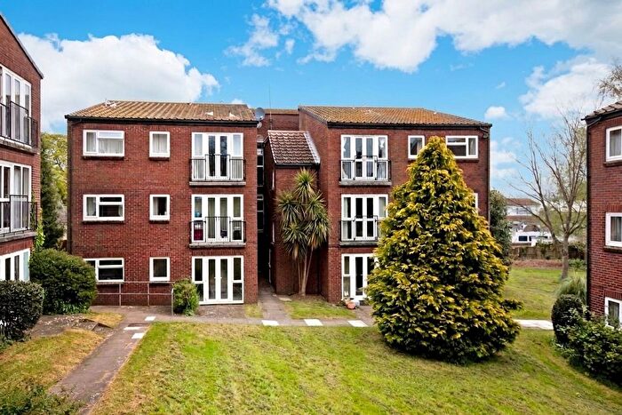 2 Bedroom Flat For Sale In Devondale Court, Dawlish Warren, EX7