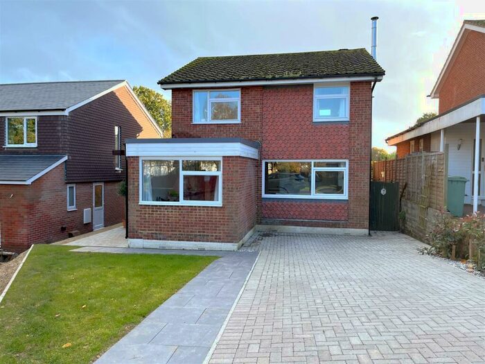 4 Bedroom Detached House To Rent In Pitchpond Road, Warsash, SO31