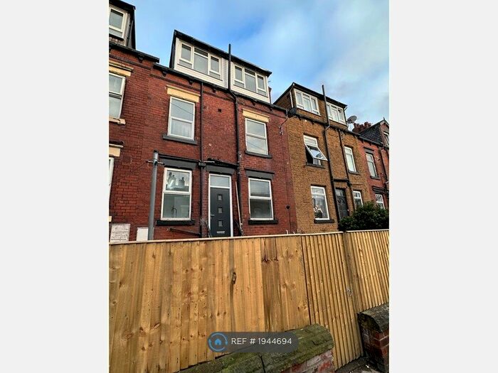 5 Bedroom Terraced House To Rent In Parkfield Mount, Leeds, LS11