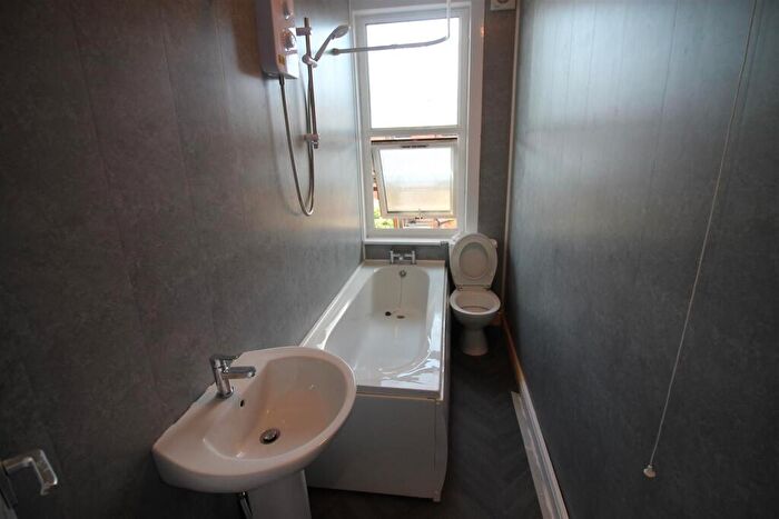 6 Bedroom House To Rent In Royal Park Avenue, Hyde Park, Leeds, LS6