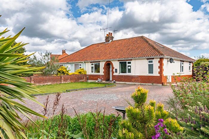 5 Bedroom Semi-Detached Bungalow For Sale In Links Avenue, Norwich, NR6