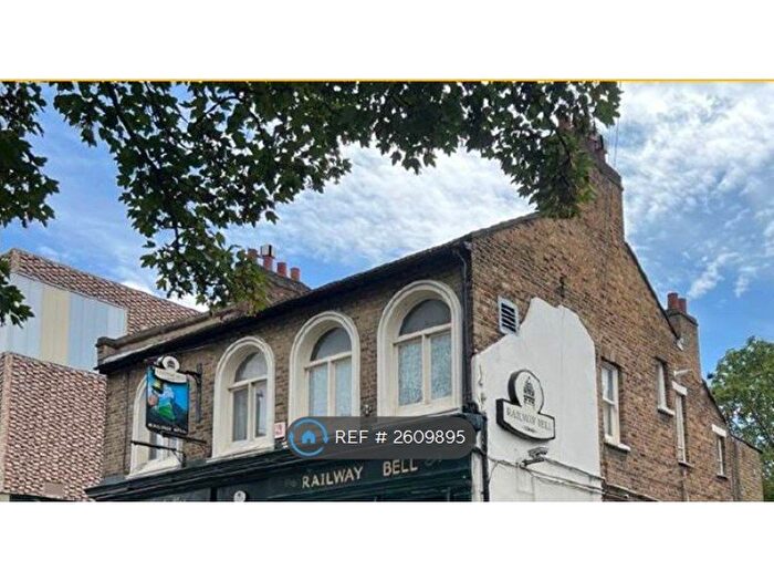 3 Bedroom Flat To Rent In Cawnpore Street, London, SE19