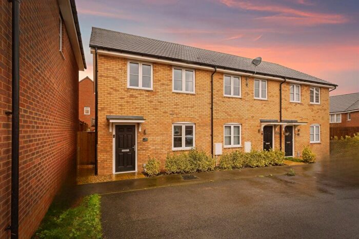 3 Bedroom End Of Terrace House For Sale In Hadrian Crescent, Leighton Buzzard, LU7