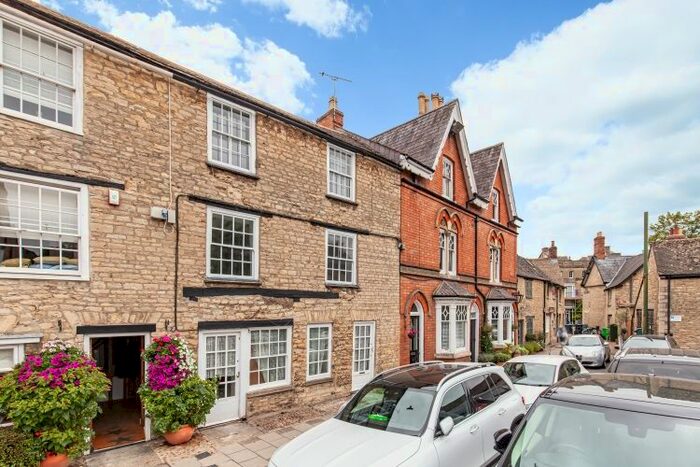 3 Bedroom Terraced House To Rent In High Street, Woodstock OX20