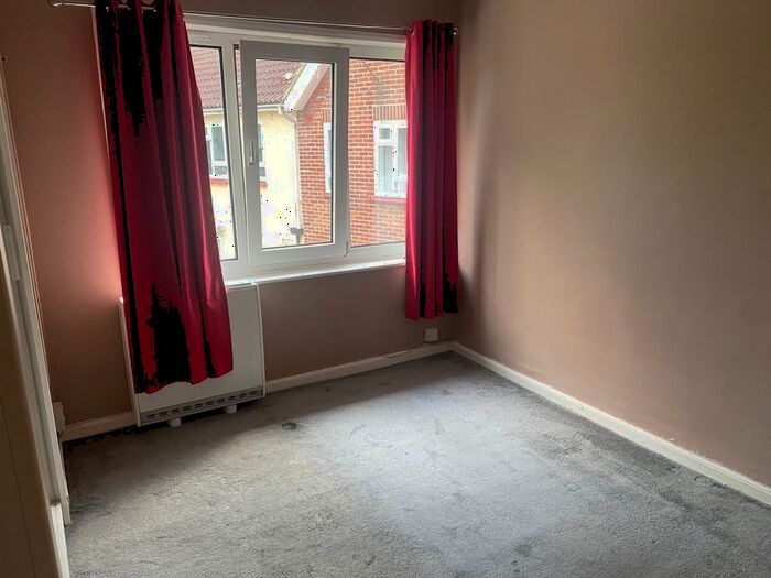 3 Bedroom Semi-Detached House To Rent In Jubilee Crescent, Gravesend, DA12