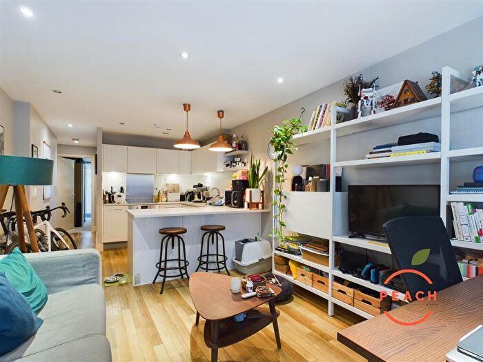 1 Bedroom Apartment For Sale In Mansford Street, Bethnal Green, E2