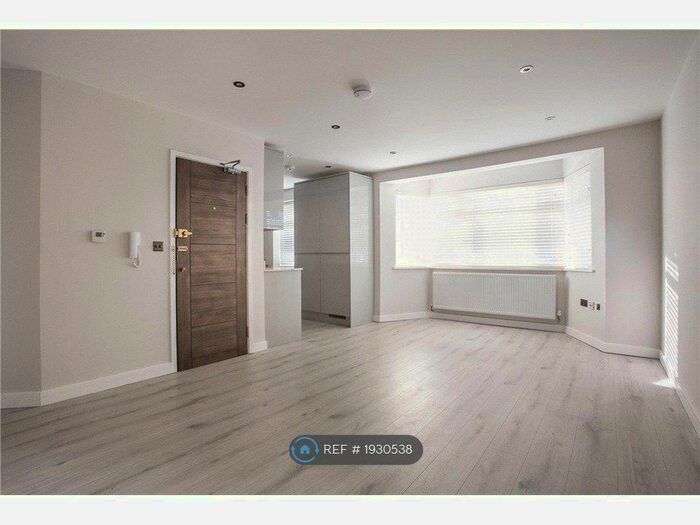 2 Bedroom Flat To Rent In Wentworth Park, London, N3