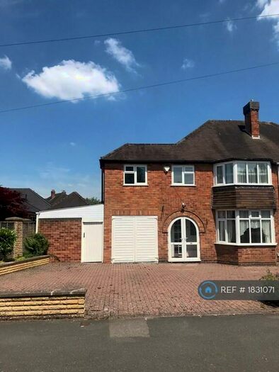 4 Bedroom Semi-Detached House To Rent In Beechwood Park Road, Solihull, B91