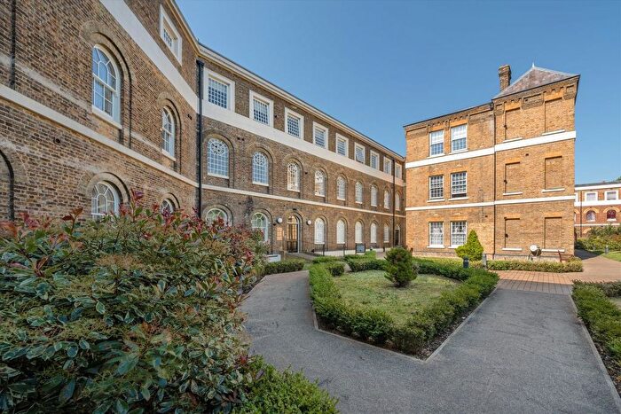 2 Bedroom Flat For Sale In Hilda Road, Southall, UB2