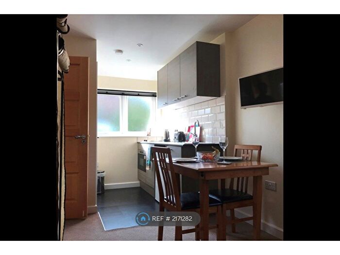 Studio To Rent In Wootton Close, Luton, LU3