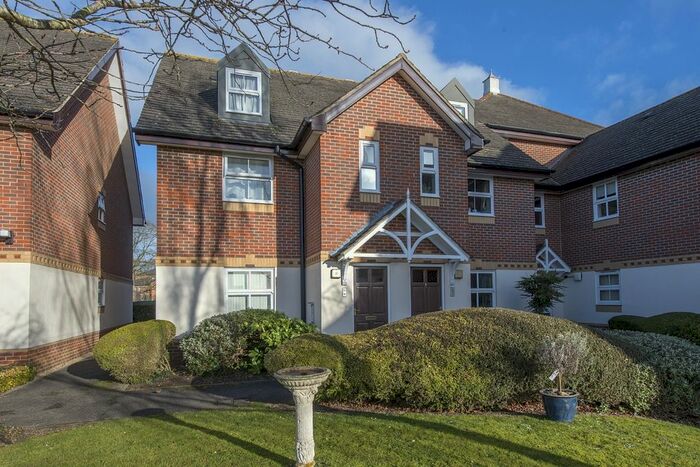 3 Bedroom Flat To Rent In Farriers Mews, Abingdon, OX14