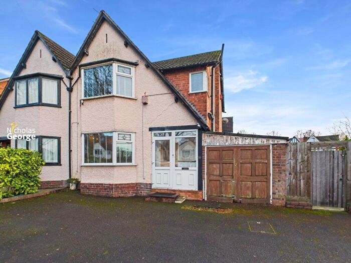 3 Bedroom Semi Detached House For Sale In Green Road, Hall Green, Birmingham, B28