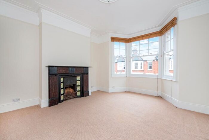3 Bedroom Apartment To Rent In Widdenham Road, London, N7