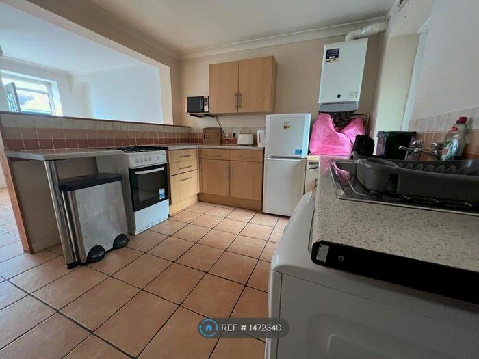 1 Bedroom Flat To Rent In Neath Road, Swansea, SA1