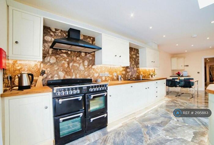 6 Bedroom Detached House To Rent In Clapham Road, Bedford, MK41