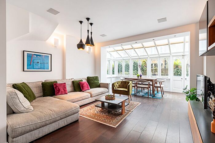 3 Bedroom Flat To Rent In Upcerne Road, London, SW10