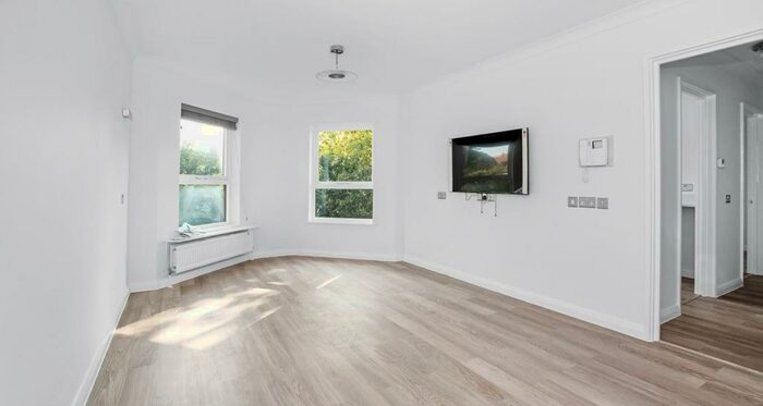 1 Bedroom Flat To Rent In Heathside Golders Hill, NW11