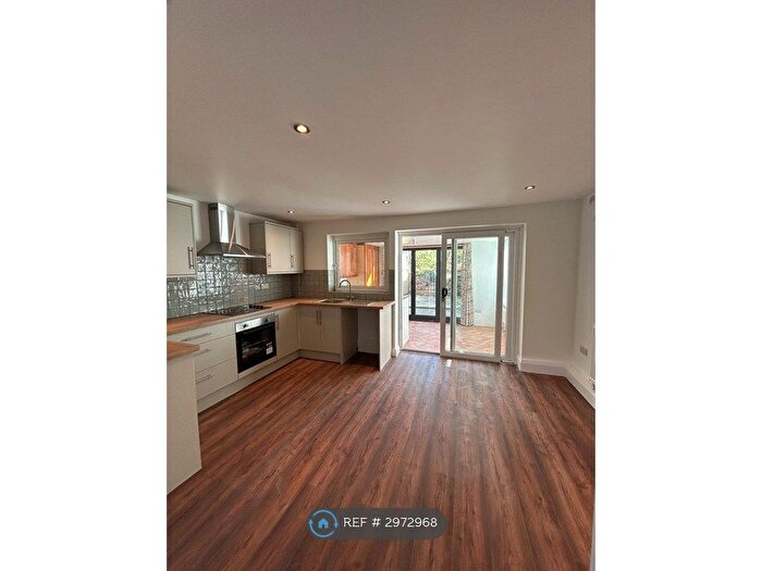 3 Bedroom Semi-Detached House To Rent In Deerlands Road, Chesterfield, S42