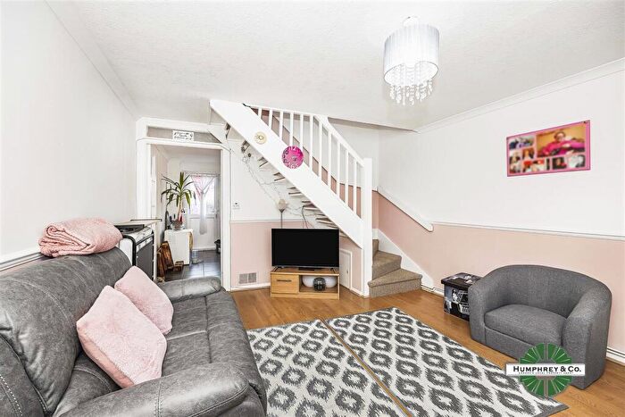 2 Bedroom Block Of Apartments To Rent In Invermore Place, London, SE18