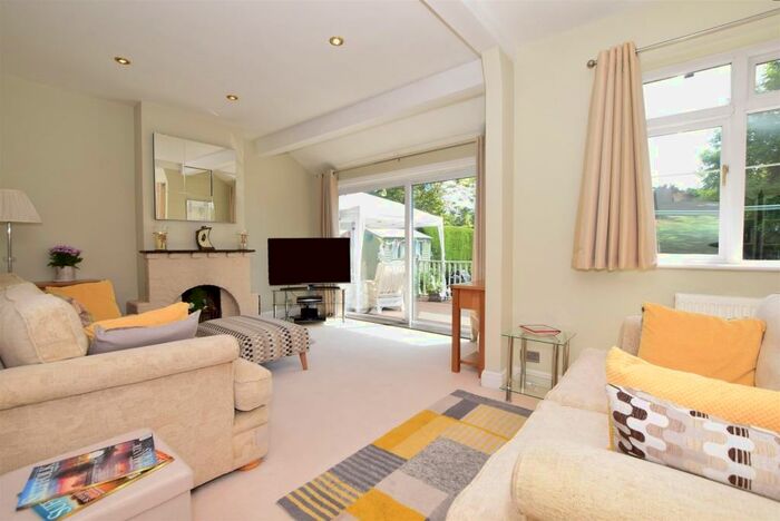 3 Bedroom Bungalow For Sale In Caring Lane, Bearsted, Maidstone, Kent, ME14