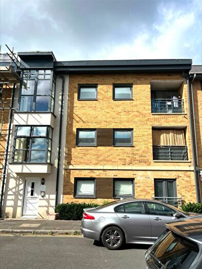 2 Bedroom Apartment For Sale In Pasteur Drive, Swindon, SN1
