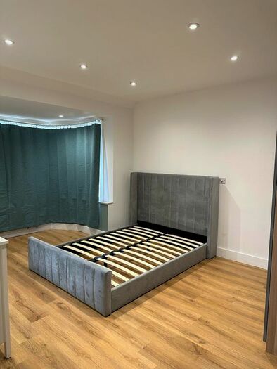 3 Bedroom Maisonette To Rent In Rydal Crescent, Perivale, Greenford, UB6