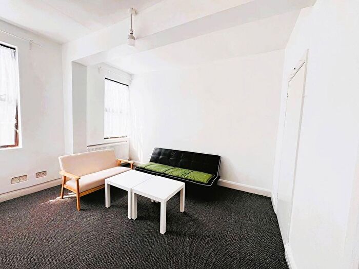 1 Bedroom Flat To Rent In King Street, UB2