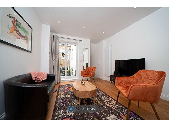 2 Bedroom Flat To Rent In North End Road, London, SW6